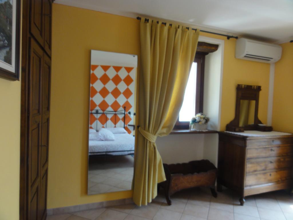Casale Fe-Wo - Appartamenti Con Vista Lago カンネロ・リヴィエーラ 部屋 写真