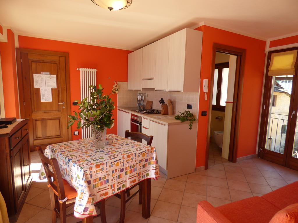 Casale Fe-Wo - Appartamenti Con Vista Lago カンネロ・リヴィエーラ 部屋 写真